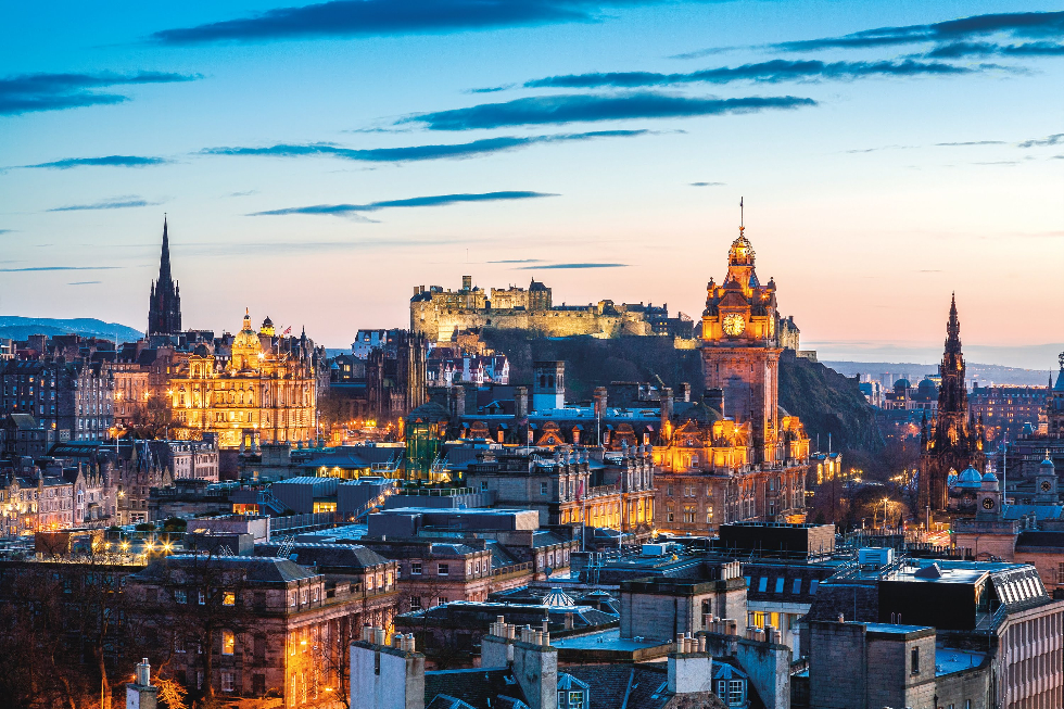 Arc de Triomphe at night